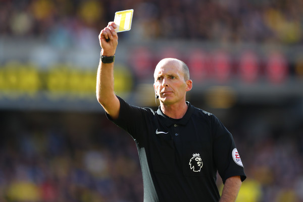 Mike Dean, Wasit Paling Royal Berikan Kartu Merah