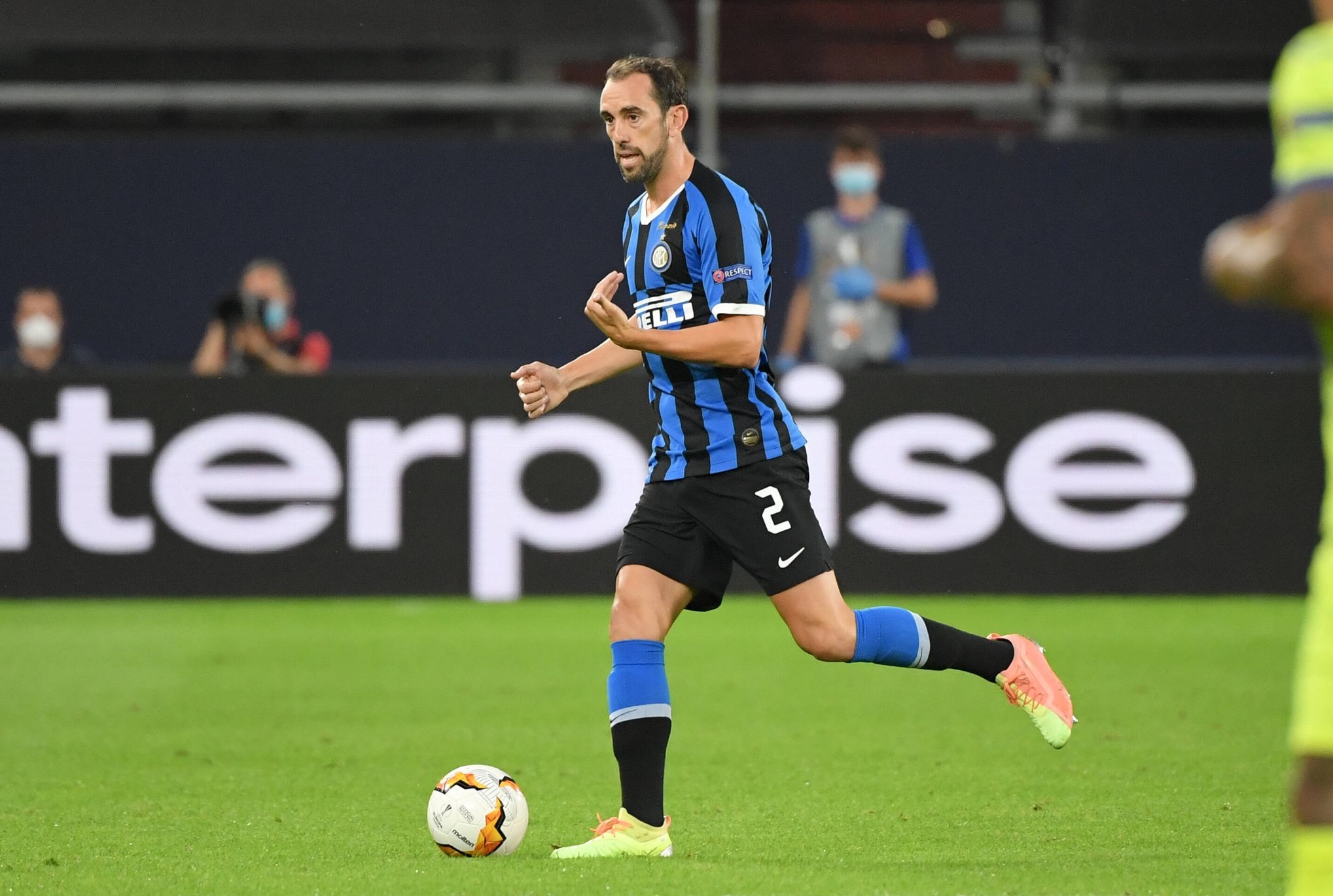 Incar Diego Godin, Cagliari Minta Inter Milan Patungan Bayar Gaji