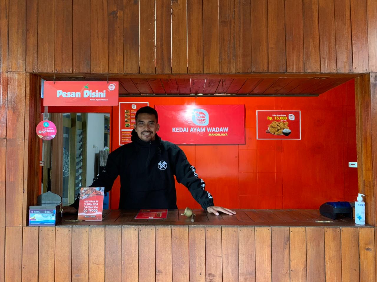 Kompetisi Belum Jelas, Eks Kiper Persib Jualan Ayam Geprek dan Mie Bakso