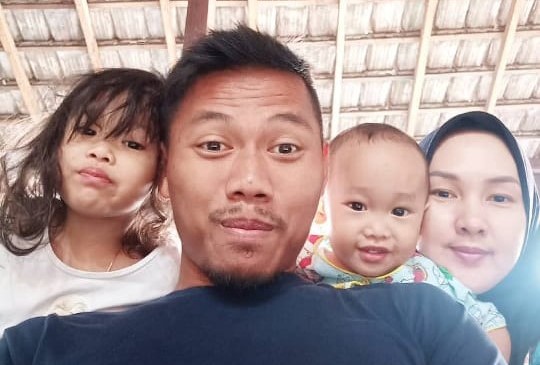 Bermain dengan Anak Jadi Cara Bek Persija Menunggu Waktu Berbuka Puasa