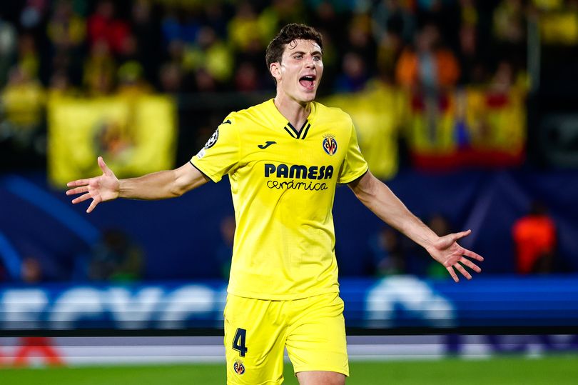 Cari Bek Baru, Manchester United Ada di Persimpangan: Pau Torres atau Jurrien Timber