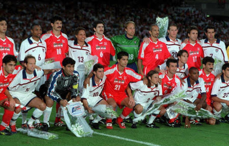 Ketika Seikat Mawar di Laga Iran Vs Amerika Serikat Piala Dunia 1998 Hapus Ketegangan Politik