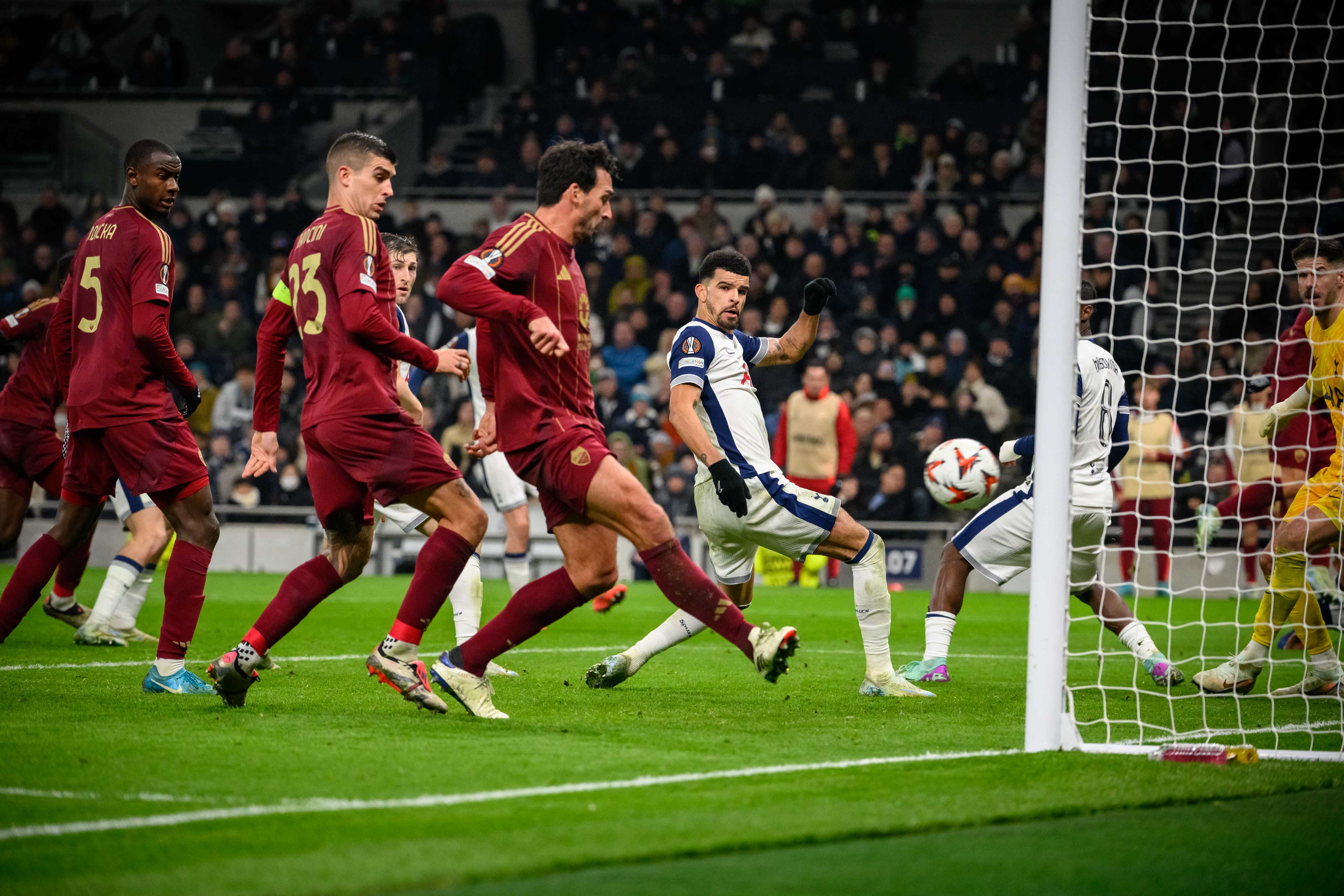 Tahan Tottenham 2-2, Roma Tidak Lupa Cara Main Bola