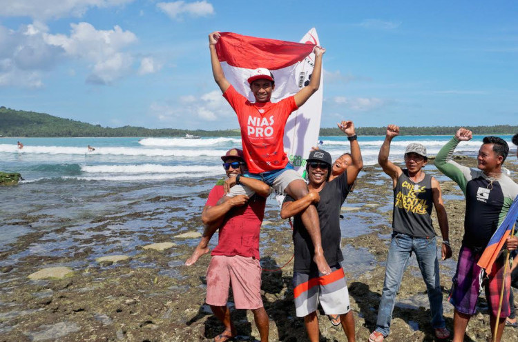 Ketut Agus dan Vittoria Farmer Jadi Jawara Kualifikasi World Surf League Nias Pro 2018