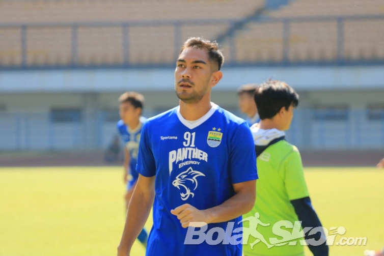 Direktur Persib Angkat Bicara soal Keputusan Omid Nazari Mundur