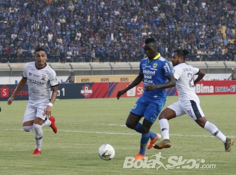 Ezechiel N'Douassel Semakin Serius Pergi dari Persib Bandung Lewat Surat, Robert Rene Alberts Beri Respons