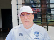 Pelatih Persib Sebut Persija Tidak Beruntung