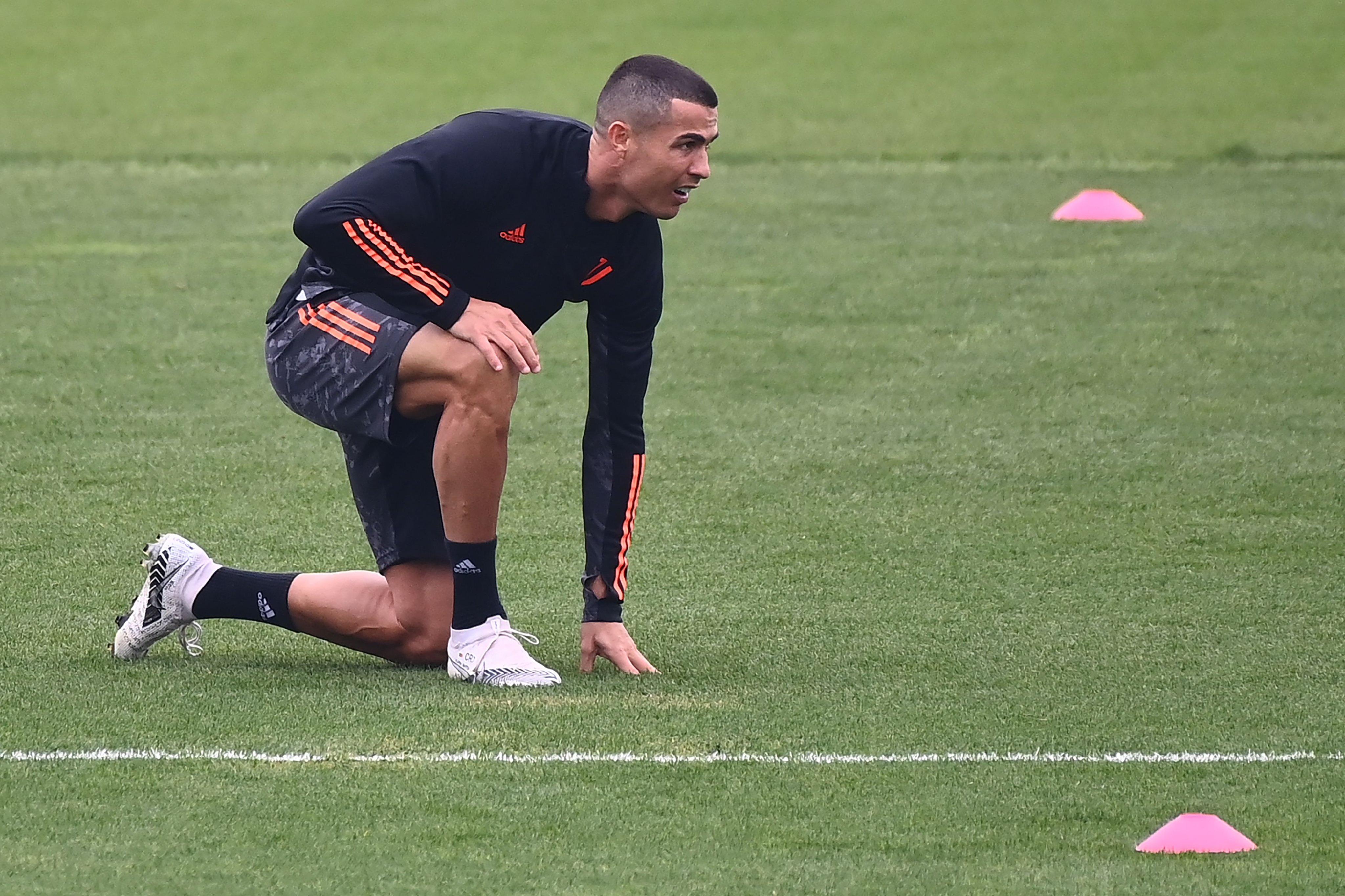 Cristiano Ronaldo Belum Bisa Bahasa Italia, Mantan Bek Juventus Kirim Kritik Pedas