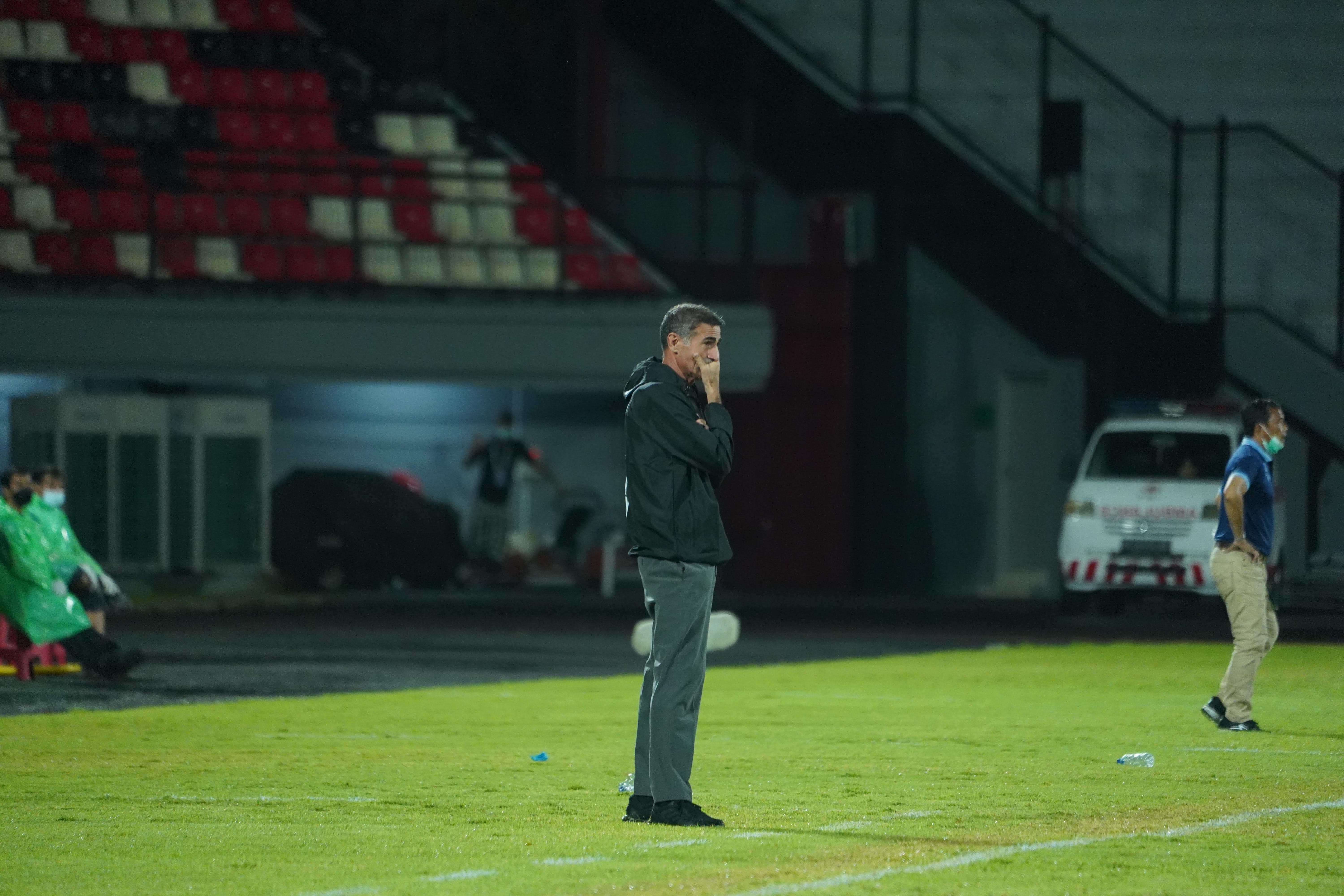 Terungkap, Filosofi Sepak Bola Angelo Alessio Ketinggian untuk Persija