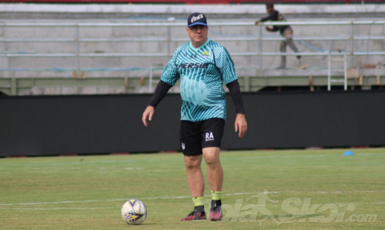 Robert Rene Alberts Akan Terapkan Metode Baru dalam Latihan Skuat Persib Bandung