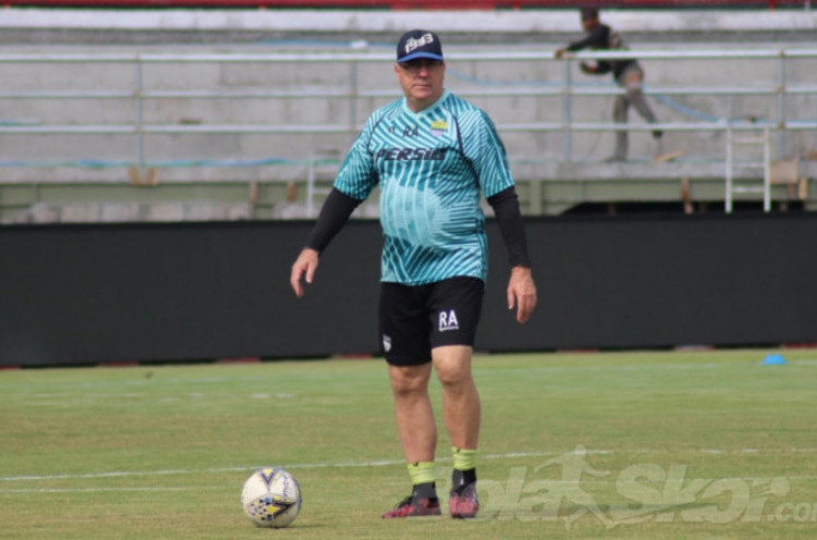 Robert Rene Alberts Akan Terapkan Metode Baru dalam Latihan Skuat Persib Bandung