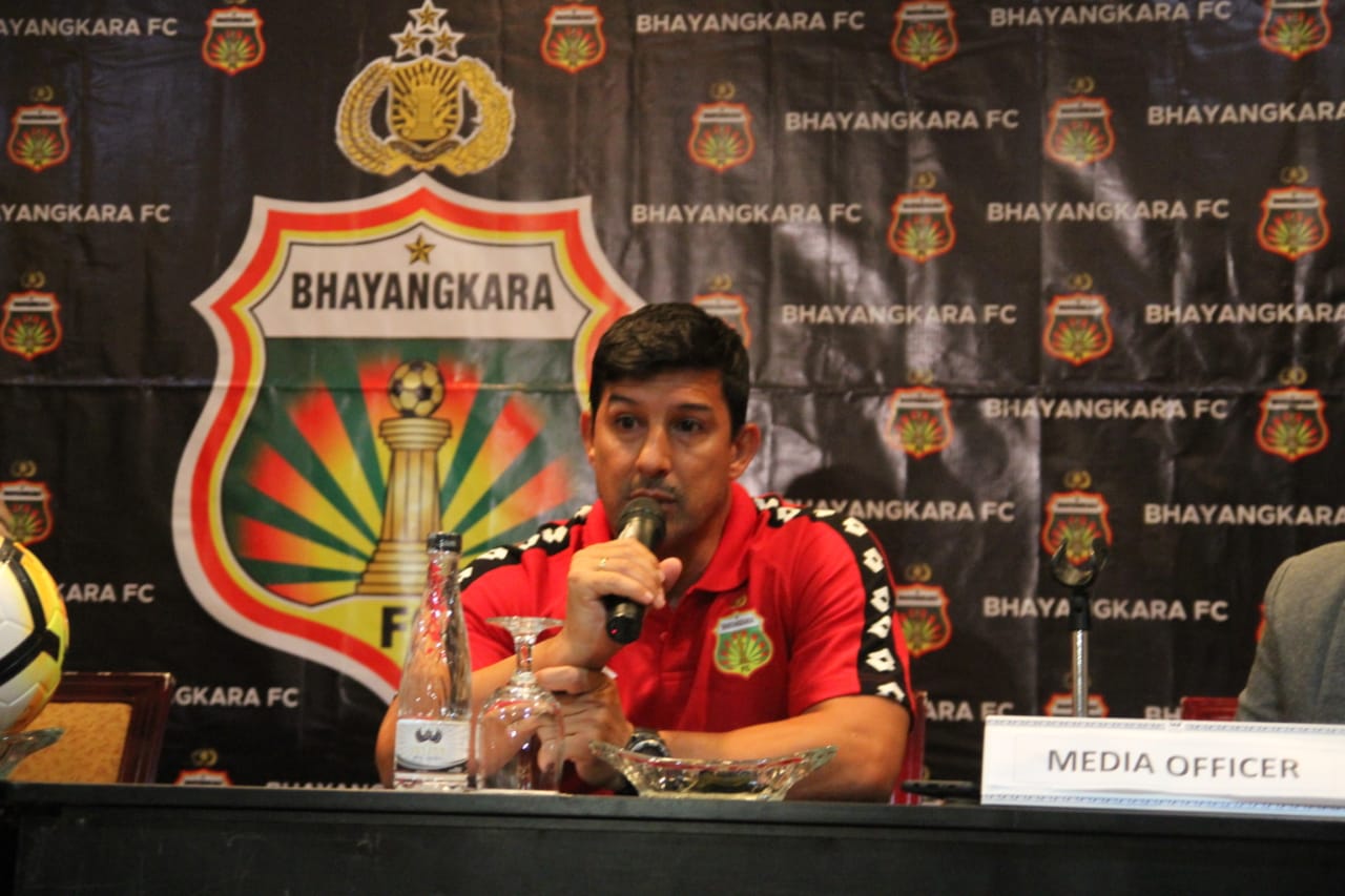 Ada Permintaan Khusus untuk Alfredo Vera di Luar Target Lima Besar Bhayangkara FC