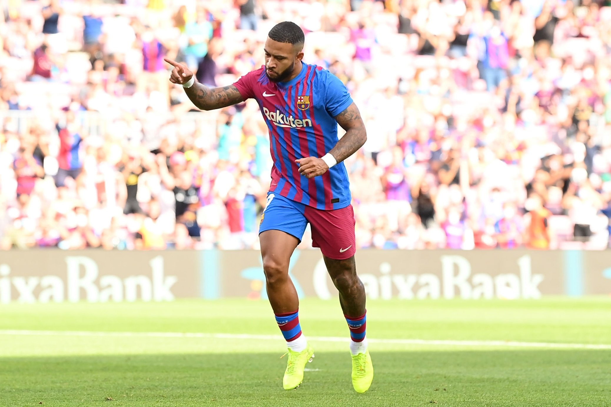 Memphis Depay Tak Menyesal Gabung Barcelona yang Terpuruk