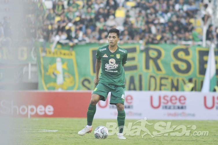 Sempat Bikin Kesalahan Kontra PSIS, Gelandang Muda Persebaya Menatap Optimistis Musim Ini