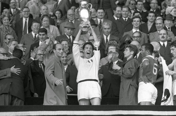 Nostalgia - Piala Champions 1963, Sukses Perdana AC Milan, dan Dimulainya Kutukan Bela Guttmann