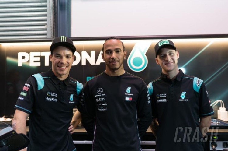 Hadir di MotoGP Qatar, Lewis Hamilton Takjub Aksi Pembalap