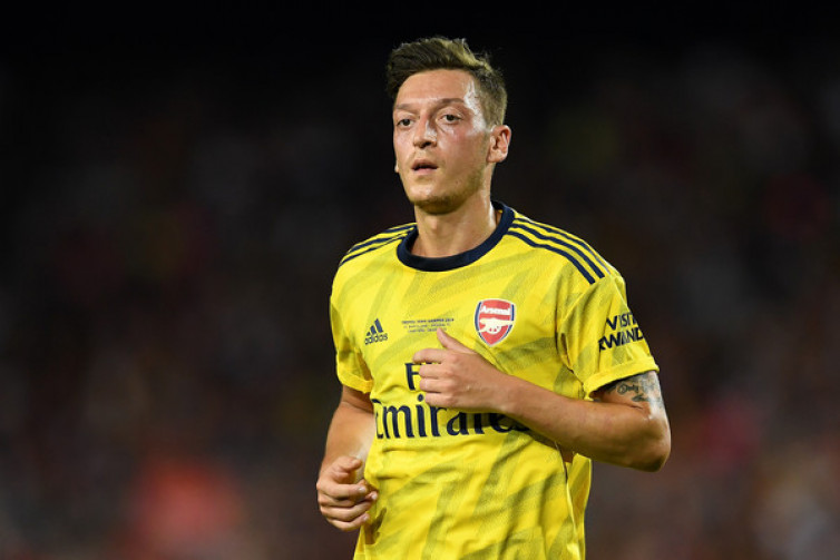 Unai Emery Nilai Mesut Ozil Tak Pantas Masuk Skuat Arsenal