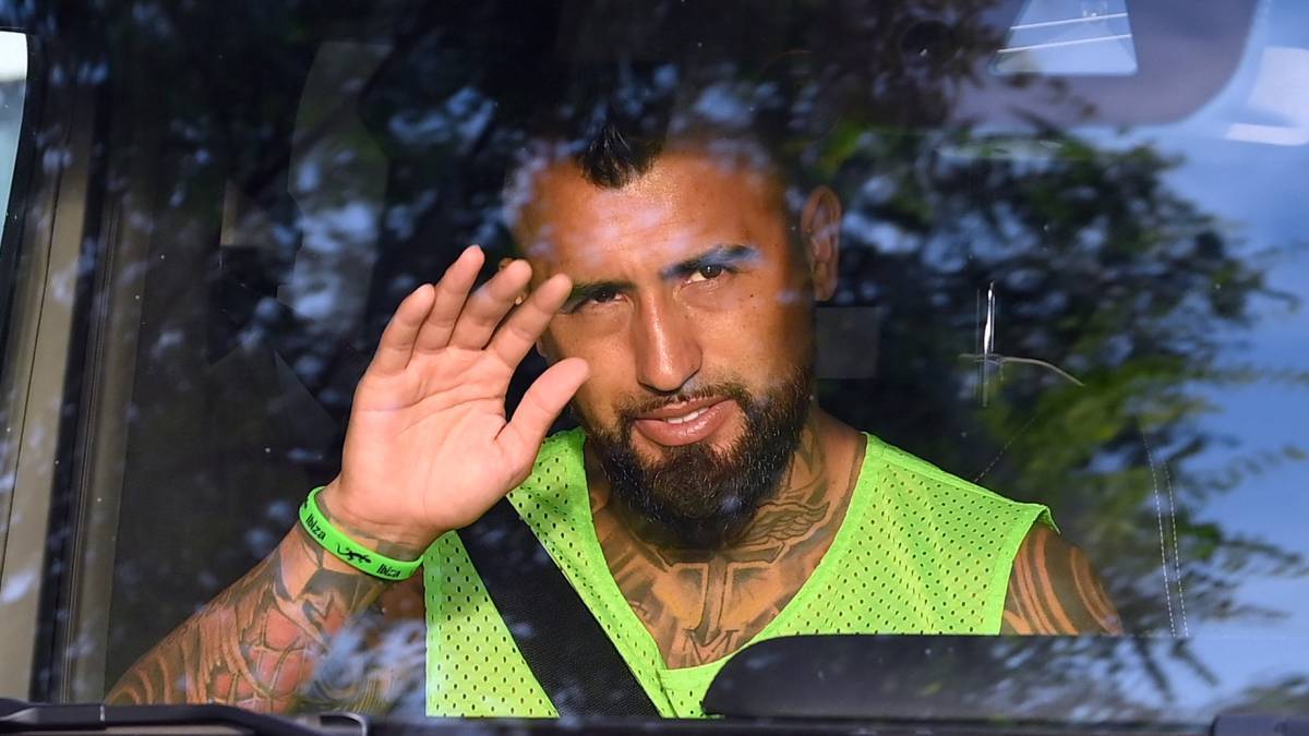 Inter Milan Menyambut Arturo Vidal dan Berpisah dengan Diego Godin