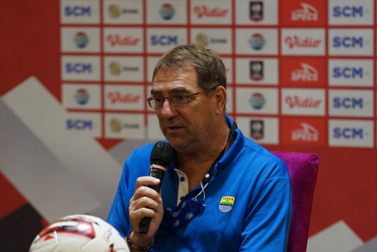 Pelatih Persib Komentari Duet Igbonefo dan Jufriyanto