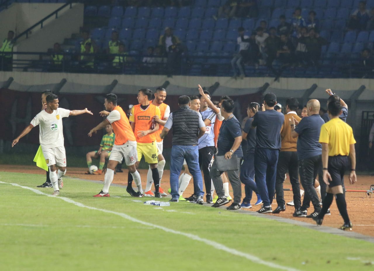 Nilmaizar Minta Persela Tak Sombong Sudah Kalahkan Persib