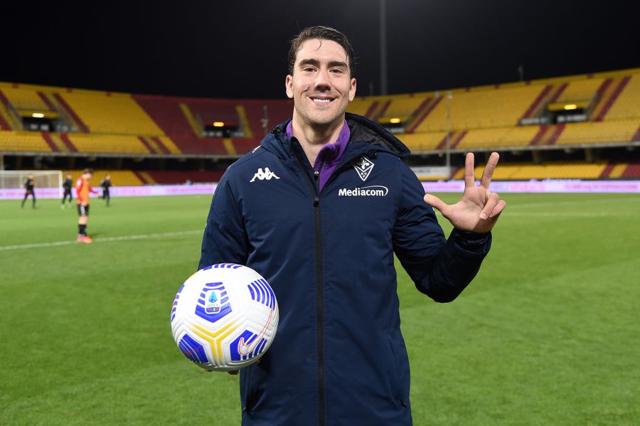 Sambil Menyelam Minum Air, Milan Rayu Vlahovic saat Hadapi Fiorentina