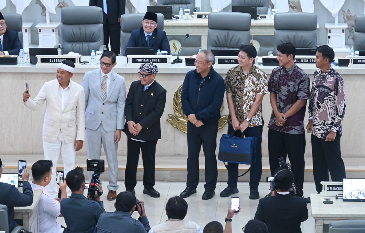 KDM Berikan Bonus Rp1 Miliar ke Persib Bandung, Hasil Jual Sapi