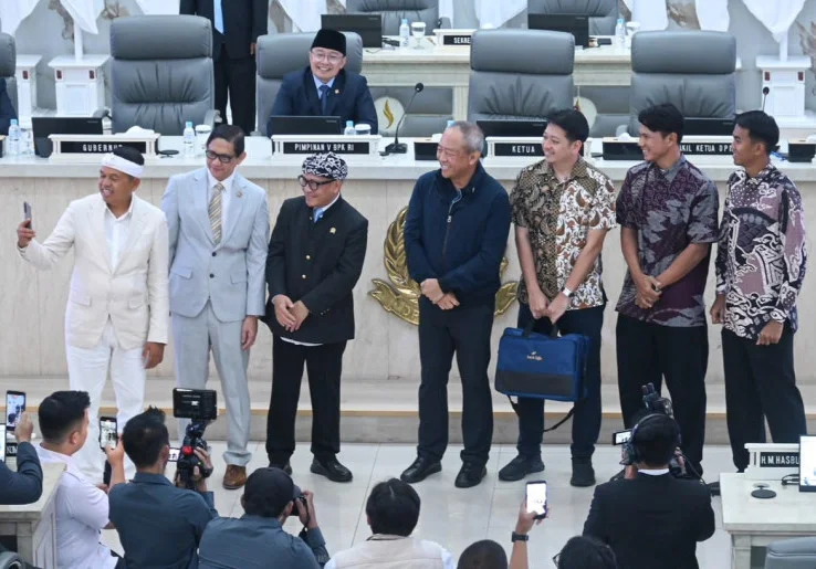 KDM Berikan Bonus Rp1 Miliar ke Persib Bandung, Hasil Jual Sapi
