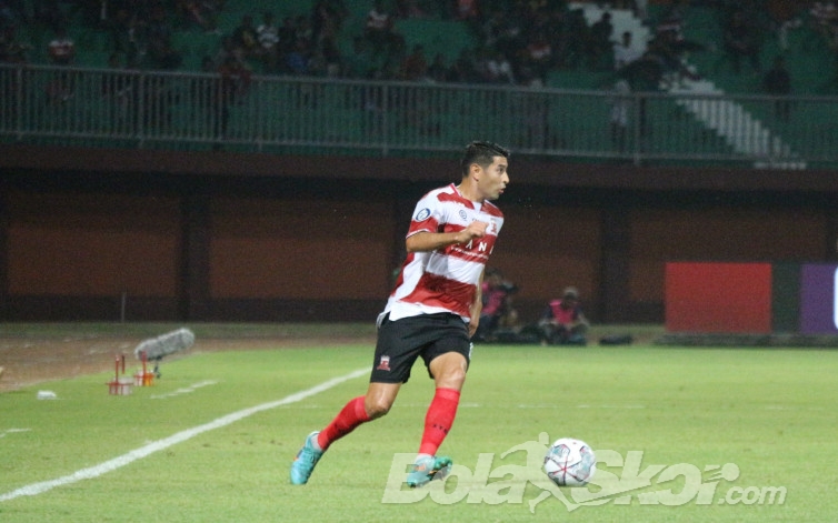 Pelatih Madura United Minta Bocoran Kelemahan Persib dari Esteban Vizacarra