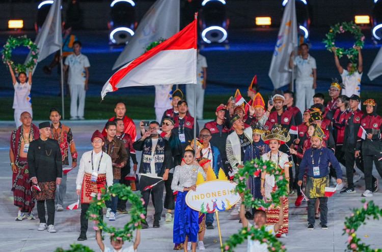 CdM Lexy Berbalut Adat Palembang di Opening Ceremony SEA Games 2023, Herman Deru: Suatu Kehormatan bagi Warga Sumsel