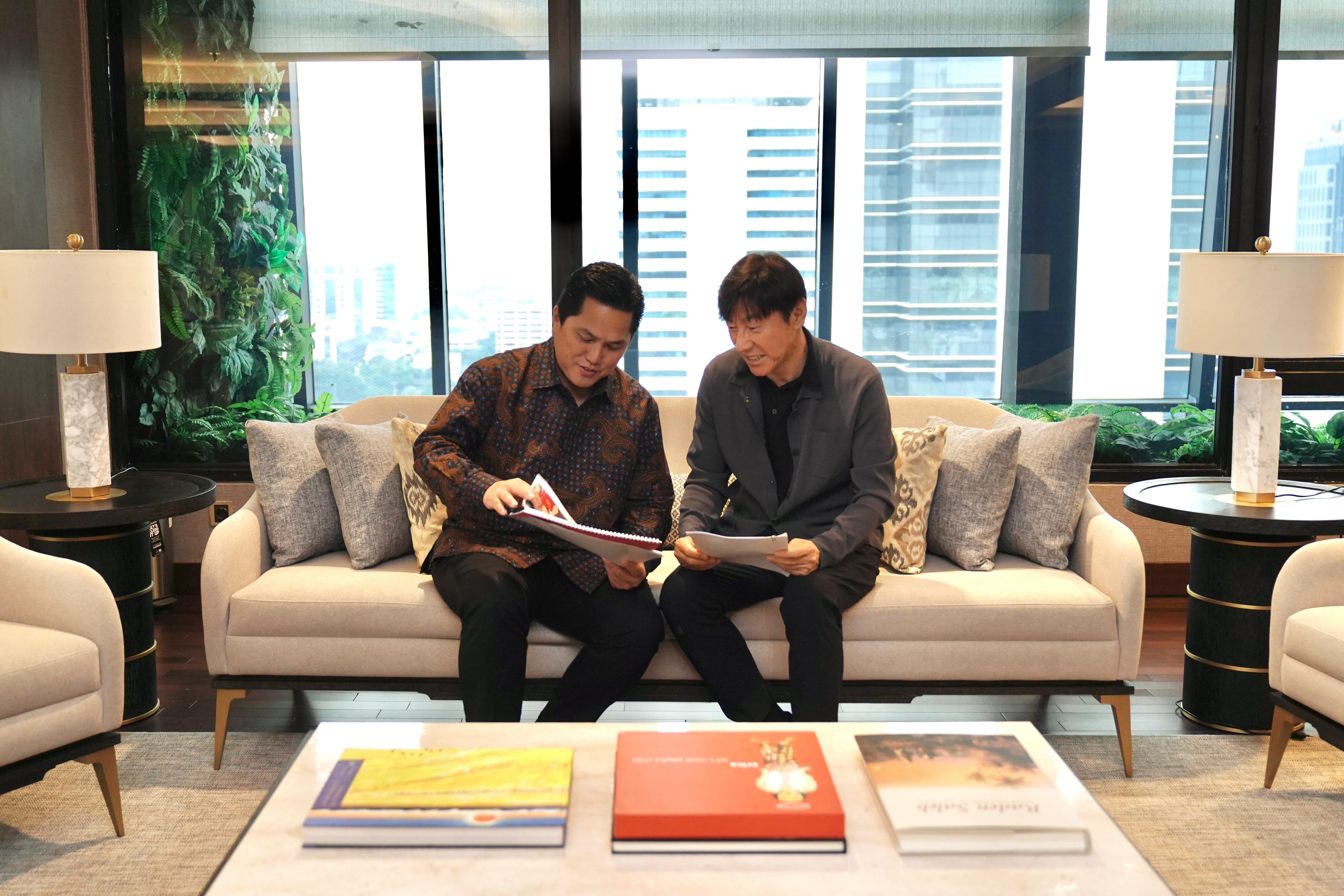 Bertemu Erick Thohir, Shin Tae-yong Laporkan Kondisi Terkini Timnas Indonesia Sebelum Lawan Vietnam