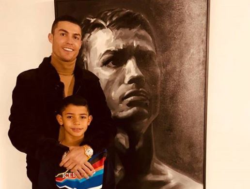 Cristiano Ronaldo Dapat Kado Natal Unik dari Penyerang Juventus