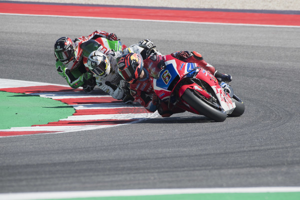 Disebut Cal Crutchlow Tidak Layak Jadi Pembalap Utama MotoGP, Stefan Bradl Tidak Peduli 