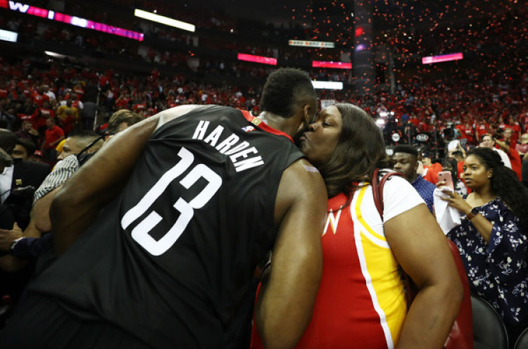 Bungkam Warriors, Rockets Selangkah Lagi ke Final NBA