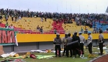 Suporter Copot dan Lempar Bangku Penonton, Sriwijaya FC Terancam Terusir dari Stadion Gelora Jakabaring