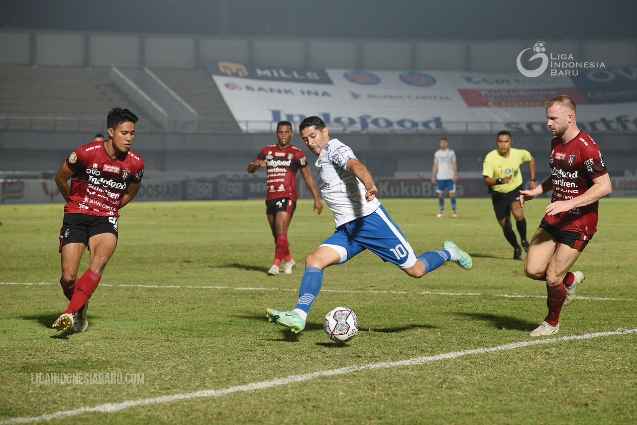 Pelatih Persib Anggap Bali United Mainkan Sepak Bola Negatif