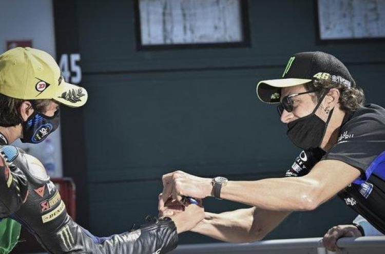 Sang Adik Kecelakaan, Fokus Rossi Bercabang Jelang MotoGP Prancis