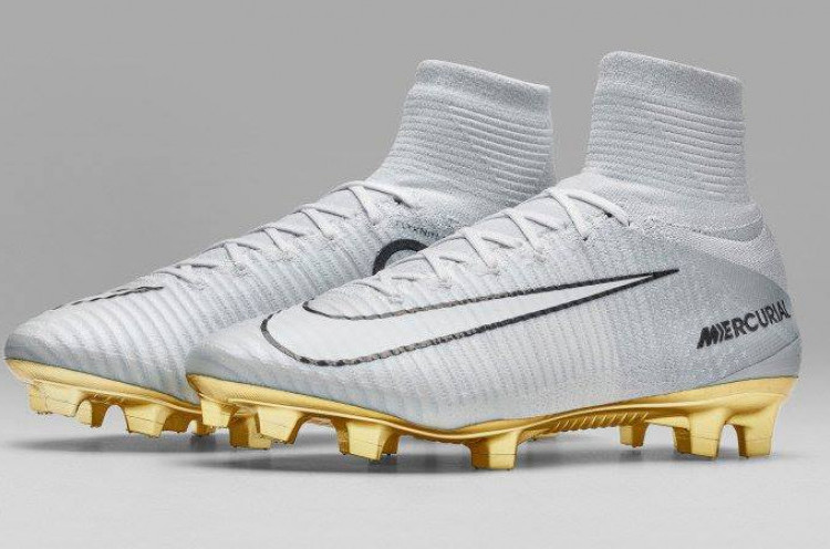Nike Hadiahkan Sepatu Edisi Spesial Ballon d'Or Untuk Cristiano Ronaldo