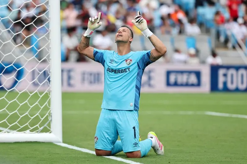 Jadi Pemain Tertua di Piala Dunia Antarklub, Kiper Fluminense Fabio Kejar Rekor Peter Shilton