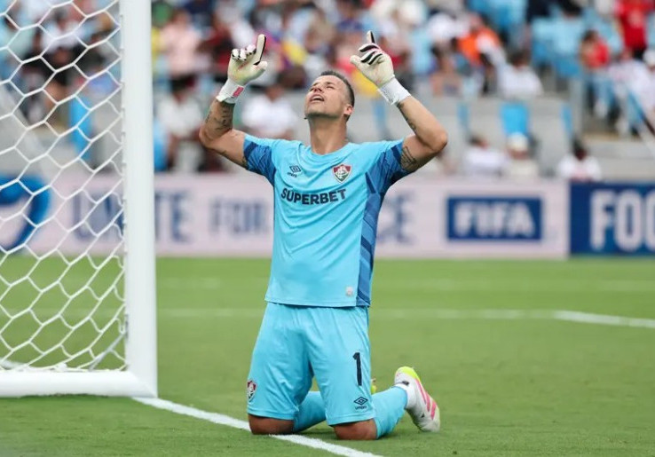 Jadi Pemain Tertua di Piala Dunia Antarklub, Kiper Fluminense Fabio Kejar Rekor Peter Shilton