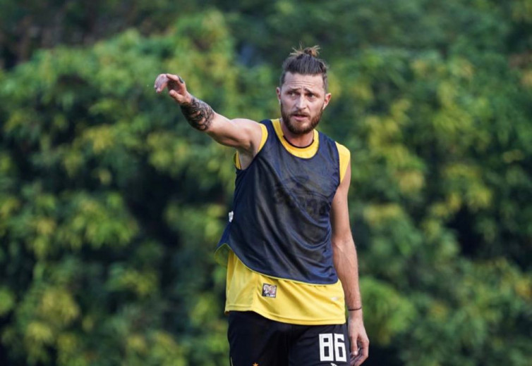 Eks Bek Persija Steven Paulle Coba Peruntungan di Malaysia dengan Seleksi di Penang FA