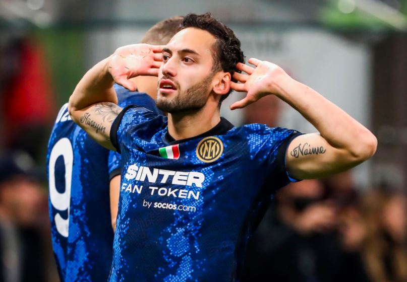 Menilik Rusaknya Hubungan Hakan Calhanoglu dengan Fans AC Milan