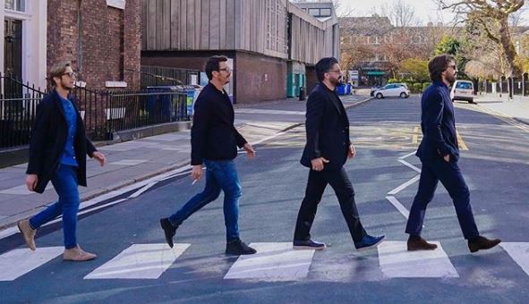 Ketika Legenda AC Milan Tiru Sampul Album Legendaris The Beatles