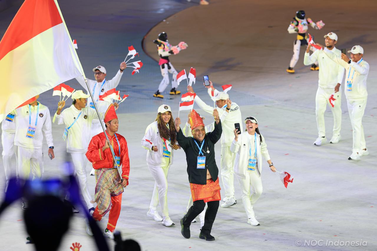 Tim Indonesia di opening ceremony Asian Beach Games 2026. (NOC Indonesia)