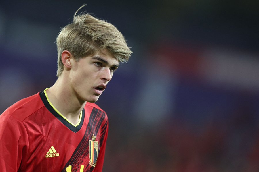 Milan Sabar Menanti untuk Charles De Ketelaere