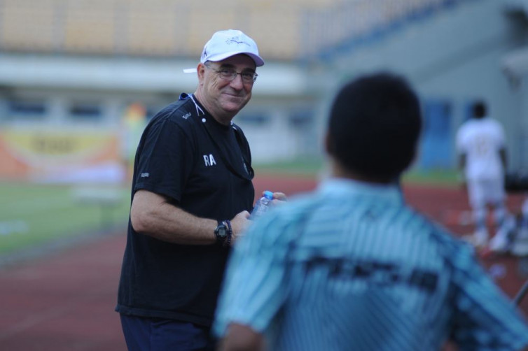 Intip Keseruan Pelatih Persib Selama PPKM
