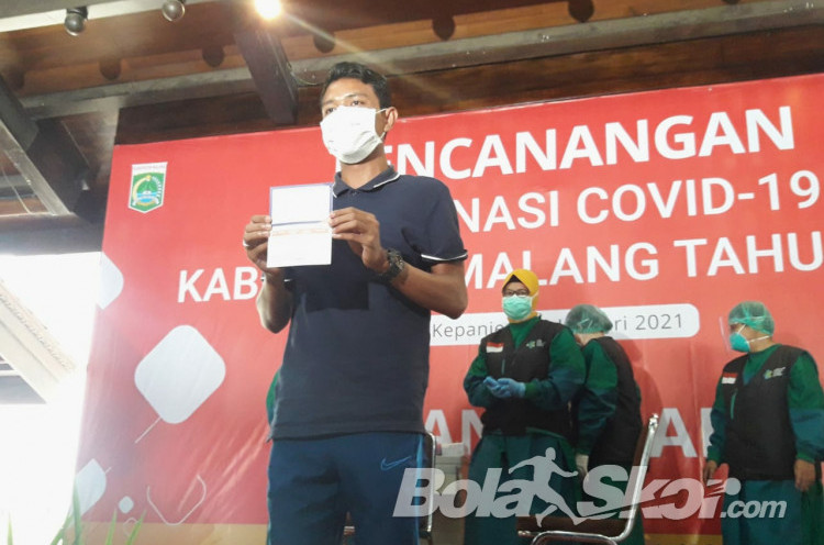 Striker Arema FC Dedik Setiawan Terpilih sebagai Penerima Vaksin
