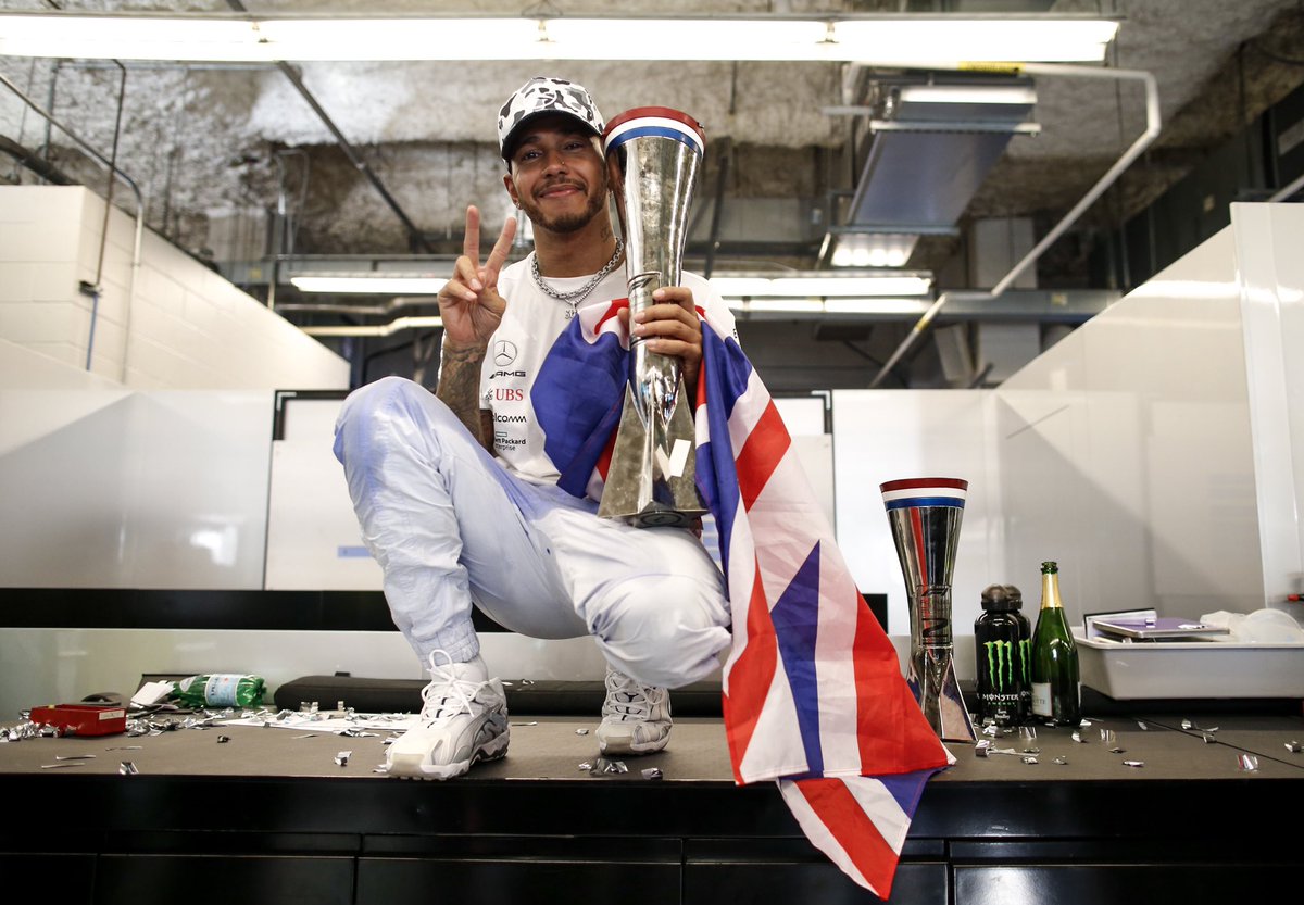 Raih Titel Juara Dunia Keenam, Lewis Hamilton Seperti di Atas Langit Kesembilan