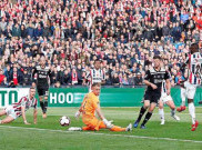 Klaas-Jan Huntelaar Bawa Ajax Amsterdam Lebih Dekat dengan Treble Winner