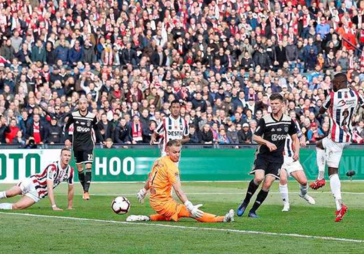 Klaas-Jan Huntelaar Bawa Ajax Amsterdam Lebih Dekat dengan Treble Winner