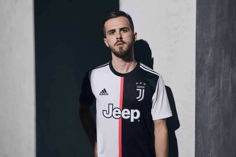 Juventus Menentang Tradisi Lewat Jersey Anyar